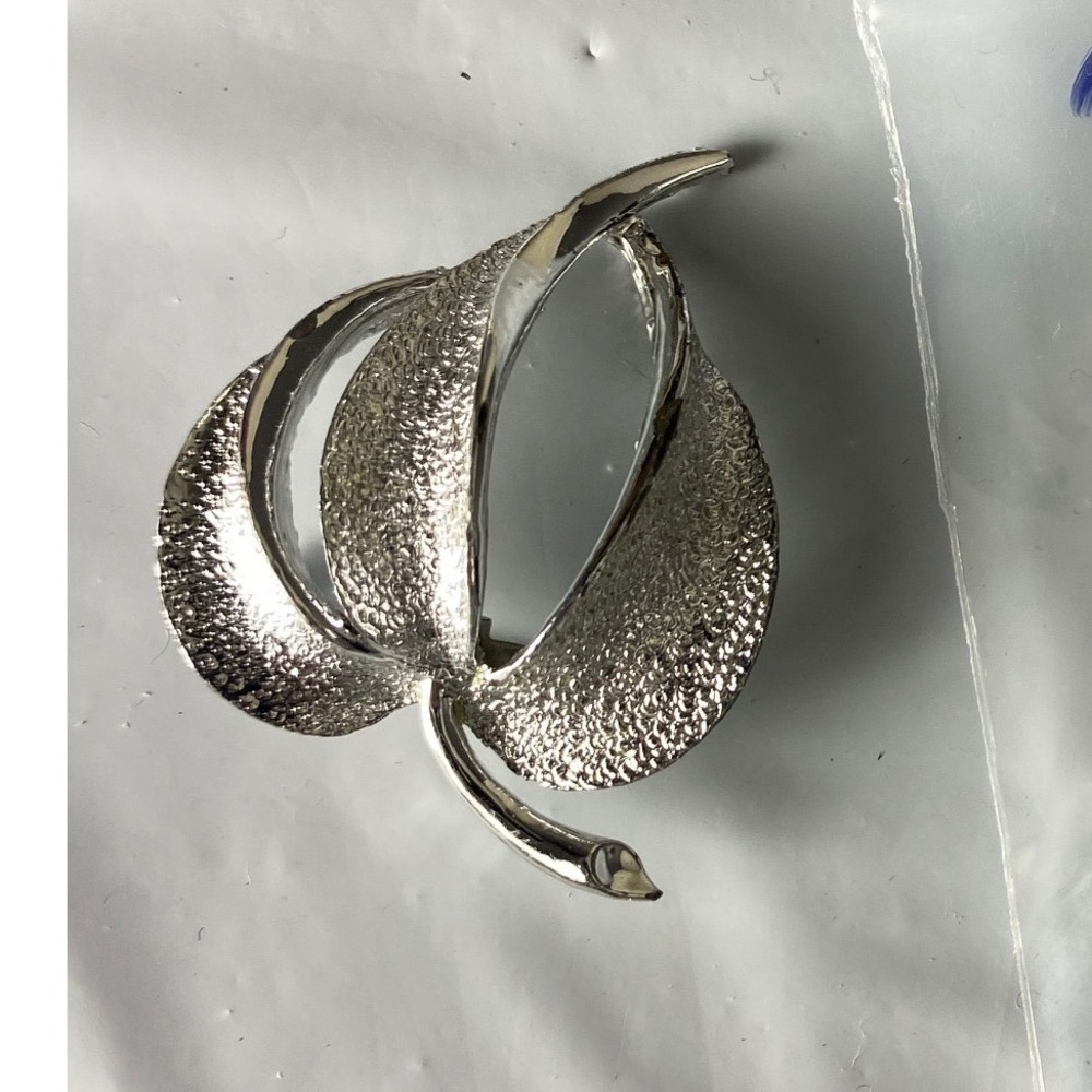 Vintage Silver‎ Tone Textured Leaf Brooch Pin Nature Inspired Mid Century Style